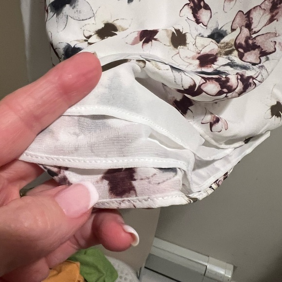 Beautiful lined Cold Shoulder Blouse with covered buttons on sleeves - Picture 5 of 5